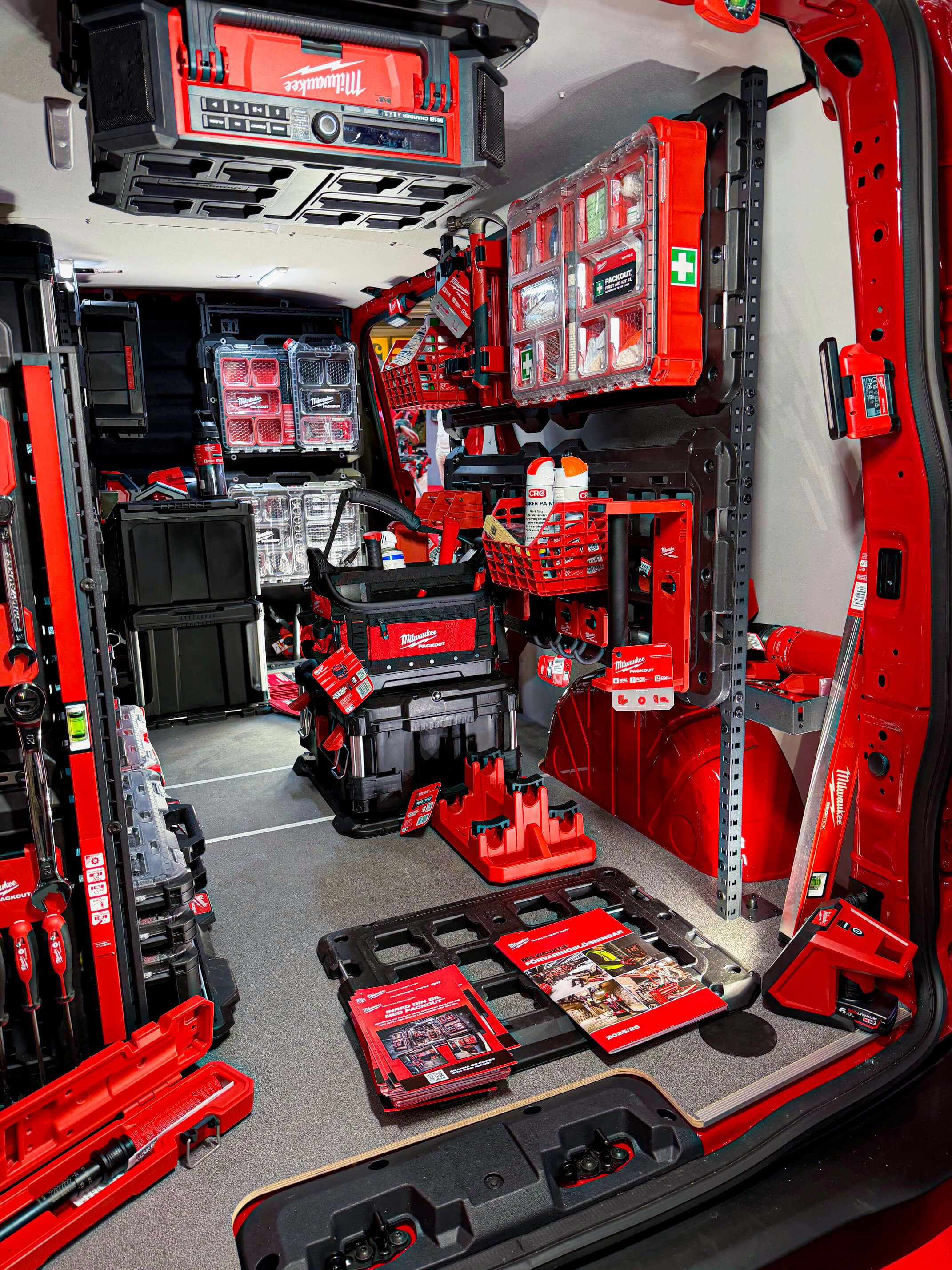 Milwaukee Packout installerat i arbetsbil, bild 3