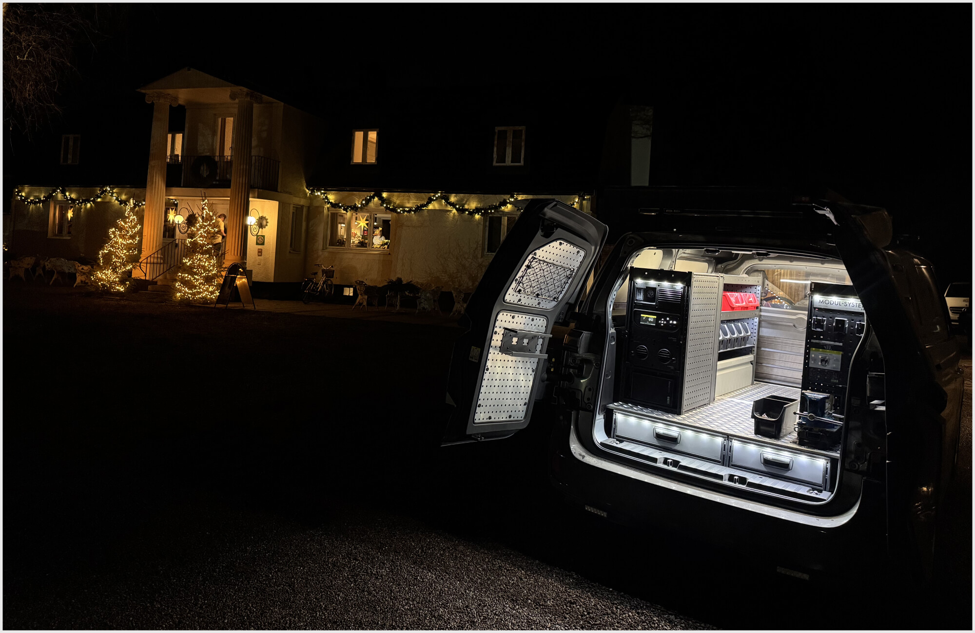 Modul-System önskar samtliga kunder, samarbetspartners, leverantörer och anställda en God Jul och ett Gott Nytt År, vi har öppet som vanligt.